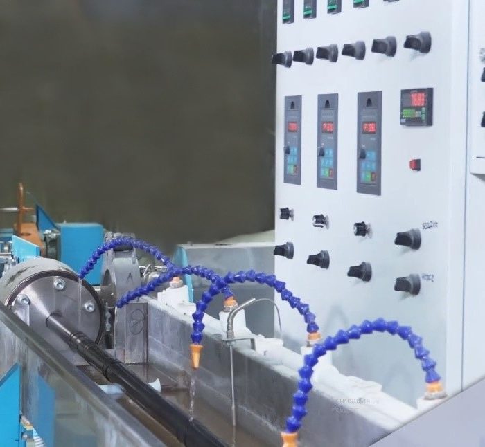 Repairable anode grounding devices using conductive polymers with reduced resistance